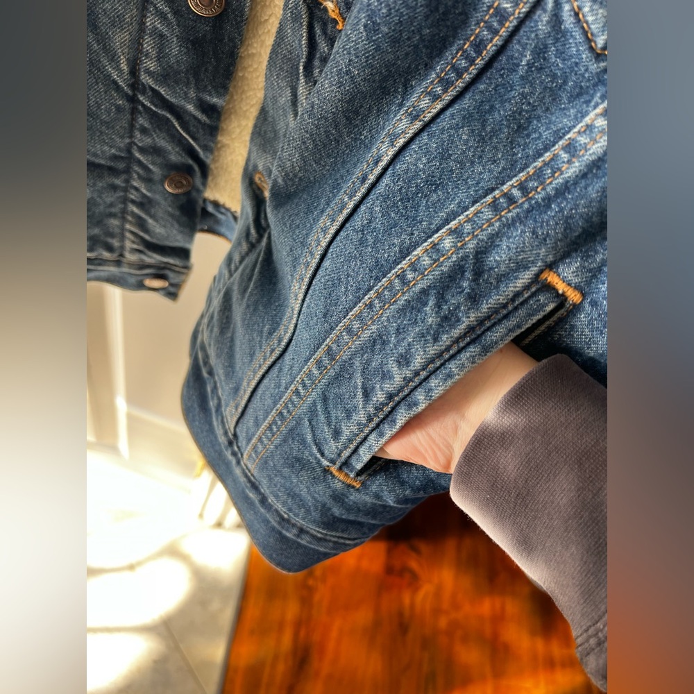 Levi’s Men’s Large Denim Jacket With Sherpa Interior - Picture 13 of 16